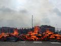 Brandende barricade, opgericht door Antwerpse havenstakers