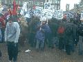 demonstranten trotseren regen en storm