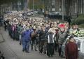 De begrafenisstoet. foto: Koen Verheijden/HH