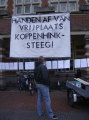 protestbrieven en spandoek