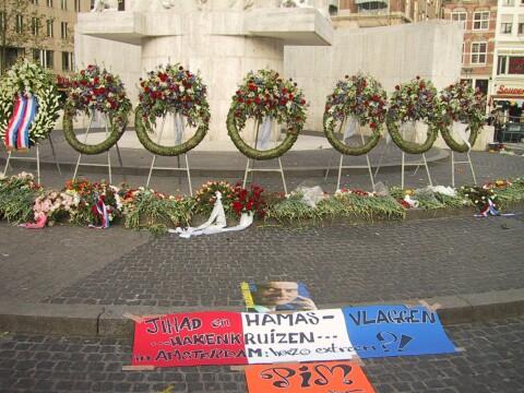 Sommige teksten horen gewoon niet bij een vrijheids monument.