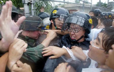 Z-Korea: Anti-VS-demo bij VS-basis, 19 juli 2002.