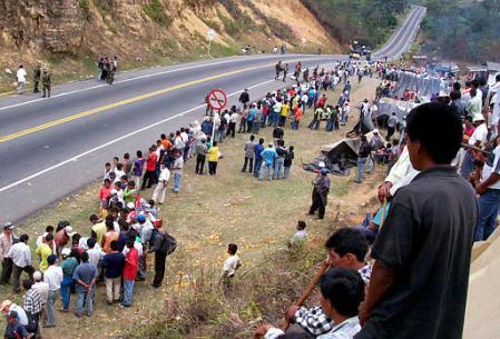 PIENDAMO, Peasants threaten to block the Pan American highway in Piendamo.