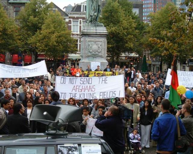 Afghaanse vluchtelingen demonstreren, 4 10, Plein, Den Haag. Foto Jan Beentjes