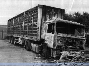 uitgebrande kippentruck Lintor