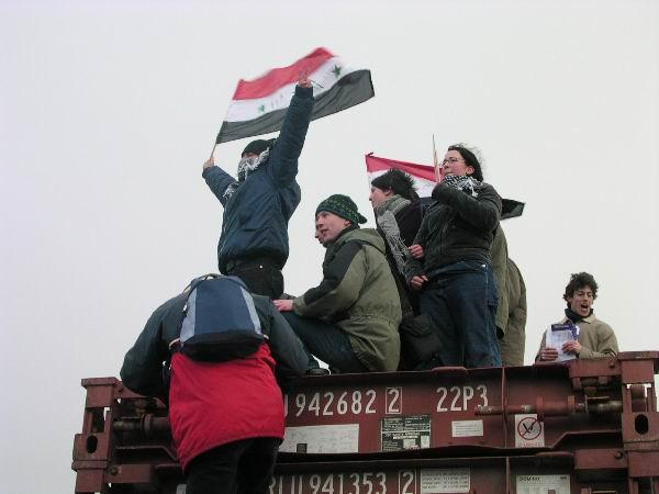 op de scheepcontainers 