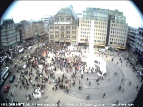 Monument tegen de oorlog, De Dam, Amsterdam 12:30 uur 15 februari 2003