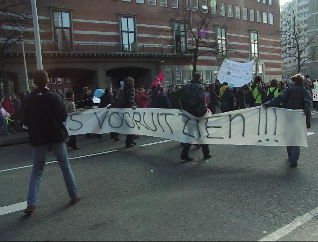 Vruit zien en chteruit lopen bij het ministerie van EZ.