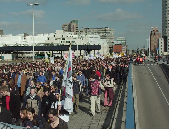 Het Prins Bernardviaduct bij Den Haag CS