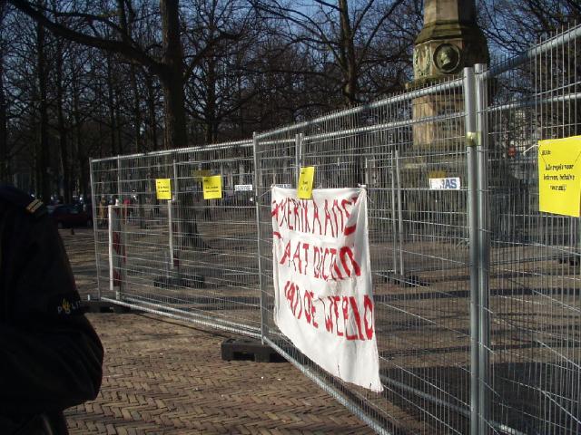 spandoek bij ambassade