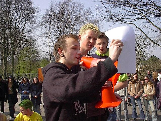 De toespraak door niek,maikel en nog iemand