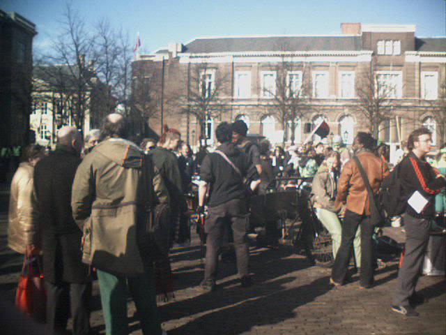 Verzamelen op Het Plein in Den Haag