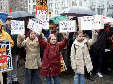 Demonstratie Amsterdam 2002 tegen geplande oorlog VS-Irak