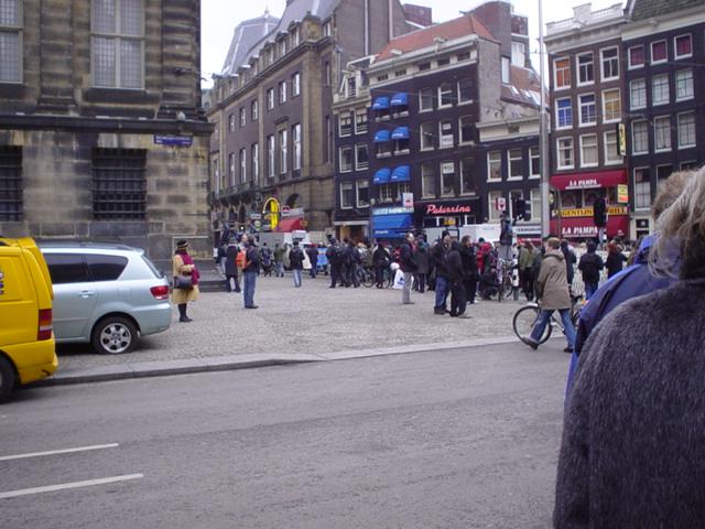 Demonstratief langs Het Paleis op de Dam