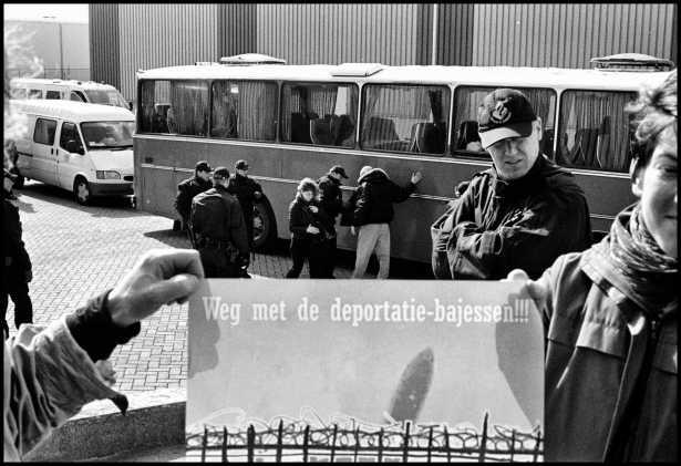 Weg met de deportatie-bajessen