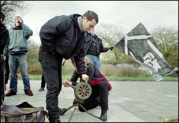 Lawaai demo bij Bijlmer grensgevangenis 1