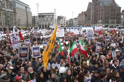 15000 demonstranten op de dam