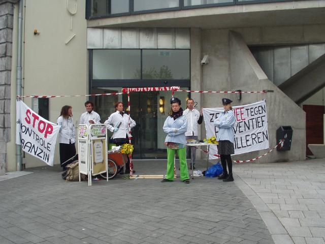 de detectiepoort en personeel