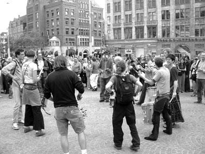 Vrijdag 11, Dam, Amsterdam. Samba Actie band