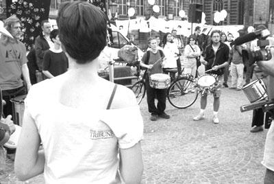 Vrijdag 11, Dam, Amsterdam. Samba Actie band