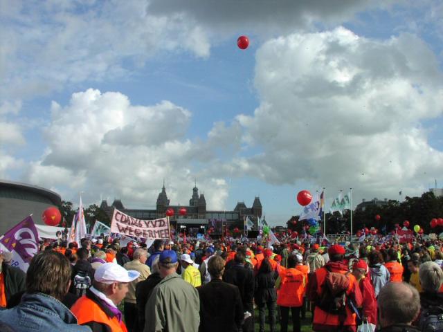 Vakbonds manifestatie museumplein 11:45