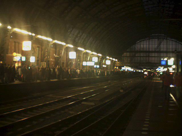 Terug op een overvol centraal station 20.45 uur 