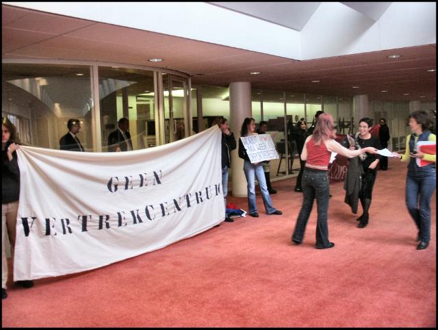 Picketline tegen het uitzetcentrum