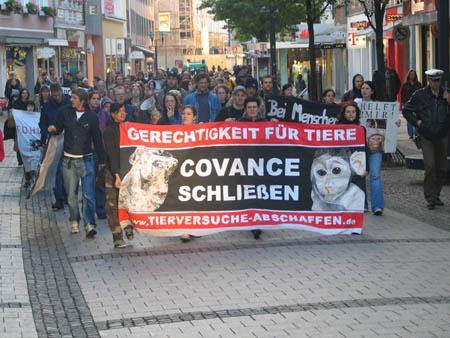 Demonstratie tegen Covance Munster 19-06-04