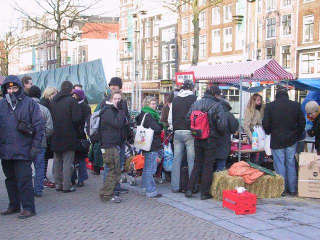 In de rij voor eetbare warmte.