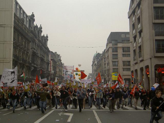 Rennen tegen kapitalisme, oorlog en racisme