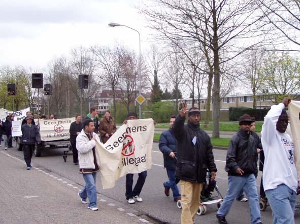 Lopend van het AZC naar het centrum van Apeldoorn