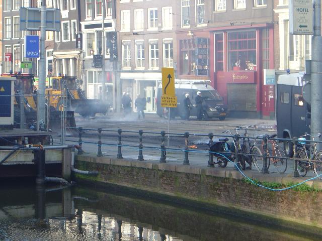 de straat ziet zwart