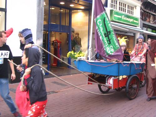 Columbus vaart door de kalverstraat