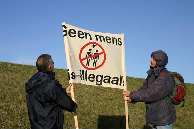 Verschillende teams waren langs de hele Afsluitdijk te vinden.