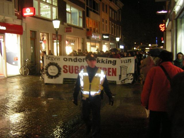 de demo door het winkelcentrum