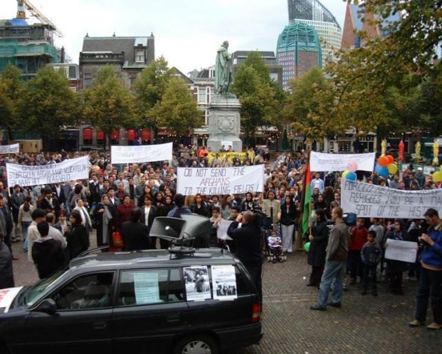 Afghan refugees demonstrate in The Hague, also on Plein square