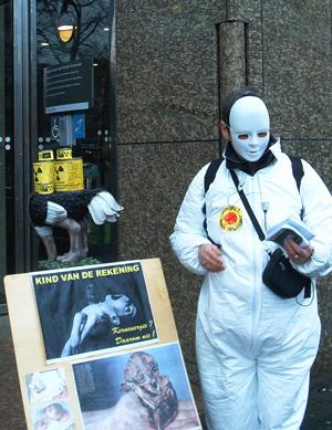 protest bij ingang Kamergebouw