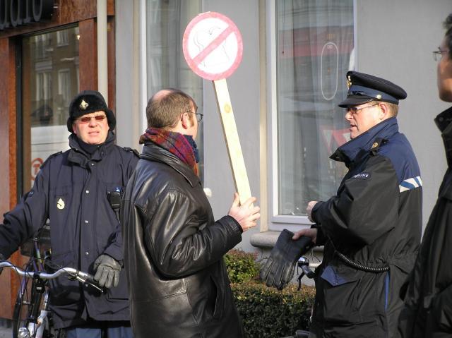 smeris komt ook even een kijkje nemen