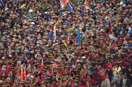 Trasmisin de mando: fiesta popular en La Paz