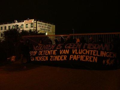 spandoek voor het hek