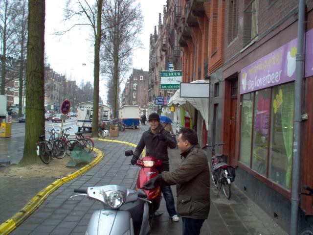 twee van de drie gastjes die schijnen te bouwen