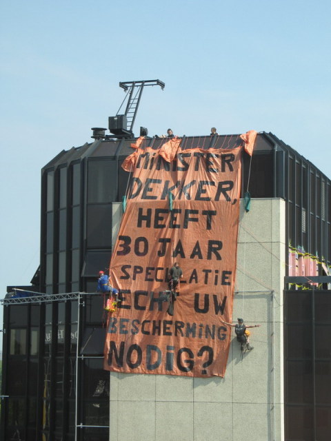 Spandoek aan het pand