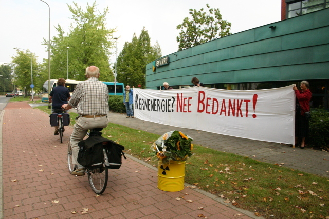 Voorbijgangers nemen de boodschap tot zich