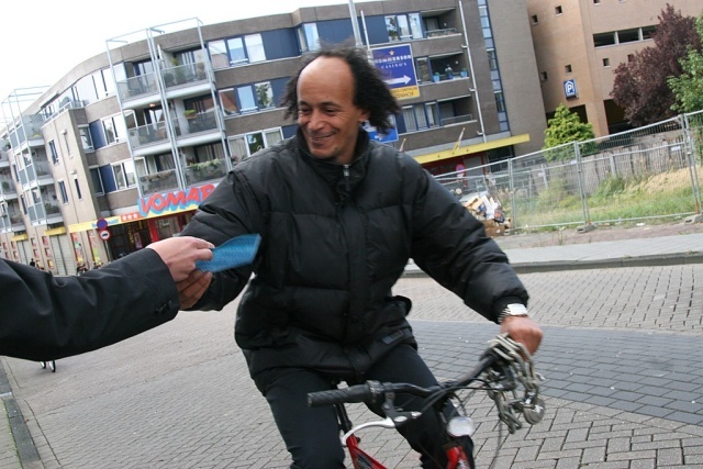 4000 folders op straat uitgedeeld