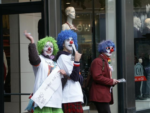 clowns spelen er op los