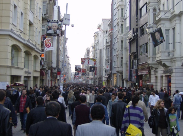 De straat (Istiklal Caddesi)