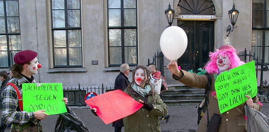 om kort daarna op te duiken bij het Ministerie van Defensie