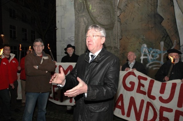 Wethouder Costongs houdt zijn toespraak