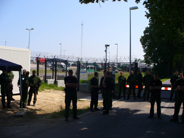 Politie bewaakt de westelijk ingang