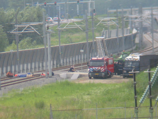 18u: rellenbusjes komen toe, even later wordt de blokkade opgegeven